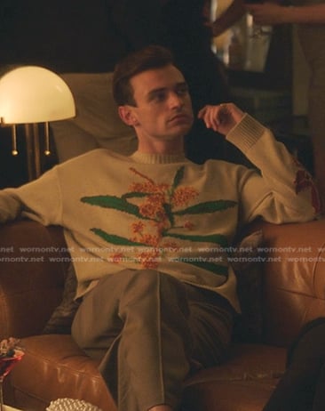 Max's beige floral sweater on Gossip Girl