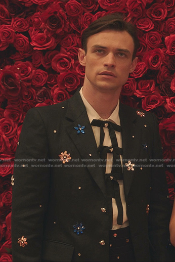 Max's white bow detail shirt and black floral gem blazer on Gossip Girl
