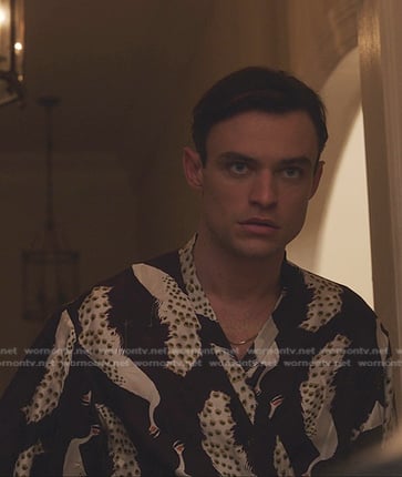 Max's brown peacock print robe on Gossip Girl