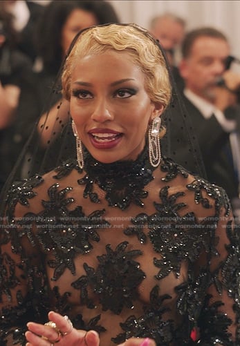 Monet's crystal embellished earrings and pink pumps on Gossip Girl
