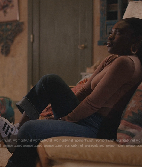 Tasha's white sneakers on National Treasure: Edge of History