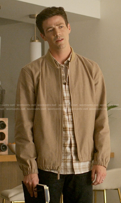Barry's khaki bomber jacket on The Flash