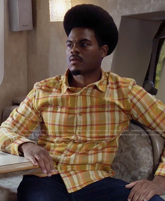 Carter's yellow flannel shirt on Call Me Kat