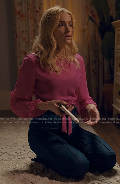 Georgia's pink cropped tie waist top on Ginny & Georgia