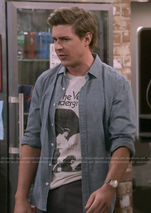 Jesse's Velvet Underground t-shirt on How I Met Your Father