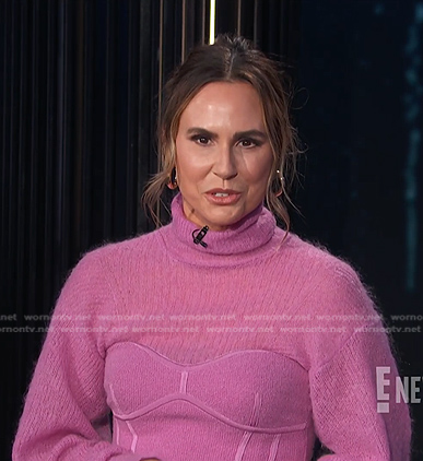 Keltie Knight's pink turtleneck sweater and skirt on E! News