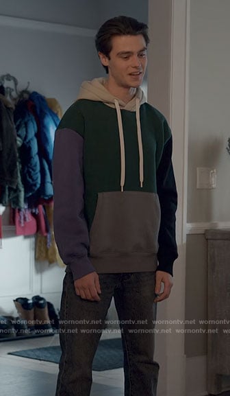 Marcus's colorblock hoodie on Ginny & Georgia