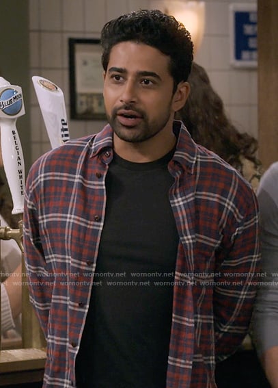 Sid's red and blue plaid shirt on How I Met Your Father