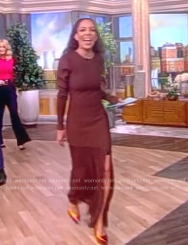 Sunny's brown ribbed fringed dress on The View