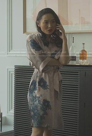 Francesca's pink floral robe on Sex/Life