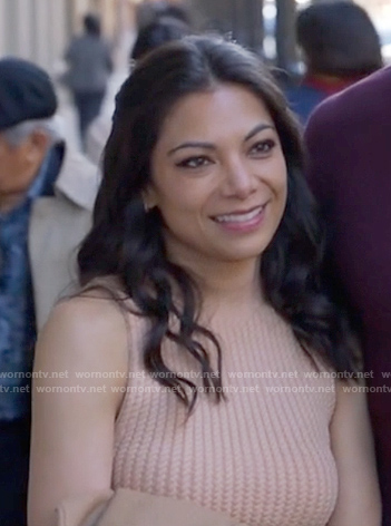 Helen's sleeveless cable knit top on True Lies