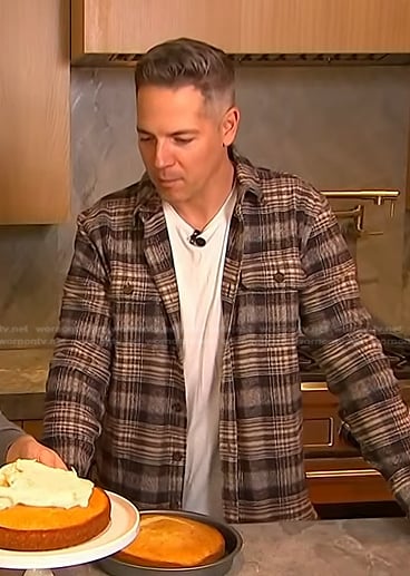 Jason Kennedy's plaid shirt on Access Hollywood