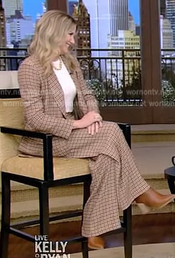 Jennifer Nettles' houndstooth blazer and pants on Live with Kelly and Ryan