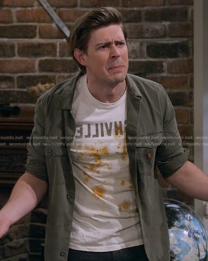 Jesse's backwards Nashville t-shirt on How I Met Your Father