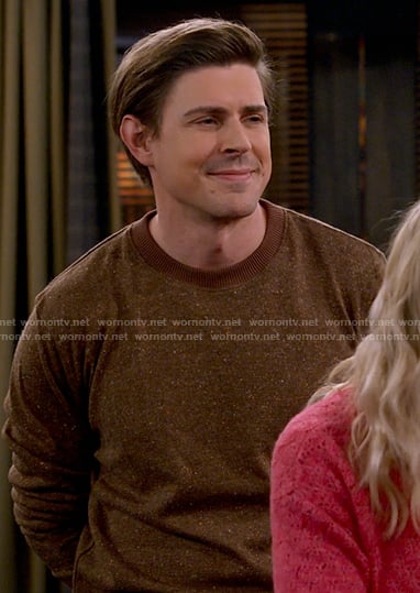 Jesse's brown speckled sweater on How I Met Your Father