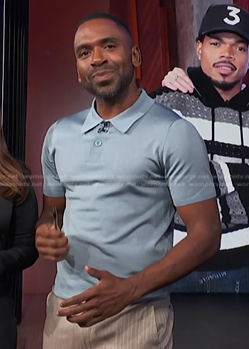 Justin's blue polo shirt on E! News
