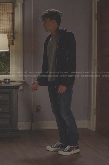 Lucas Adams's grey henley shirt and sneakers on Greys Anatomy
