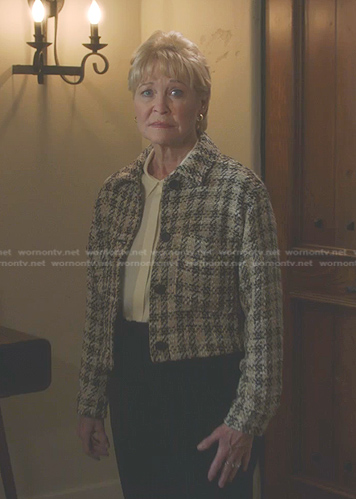 Margaret Buckley's beige plaid jacket on 9-1-1