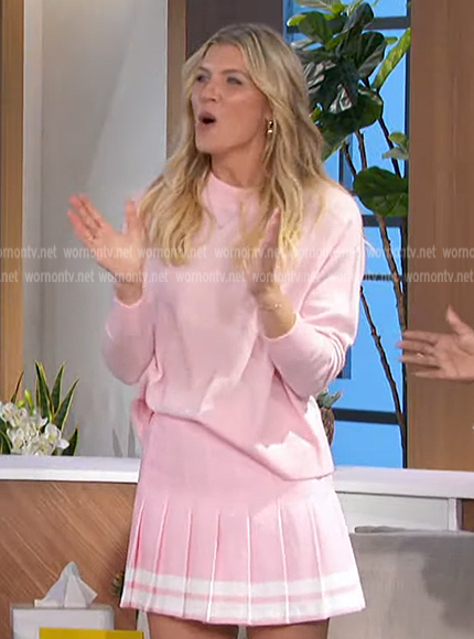Amanda's pink pleated mini skirt on The Talk