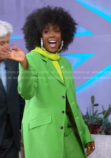 Novi Brown's green blazer and pants on The Kelly Clarkson Show