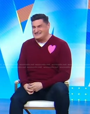 Rob Shuter's burgundy heart sweater on Good Morning America