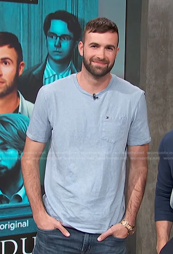 Ronald Gladden's blue tee on Access Hollywood