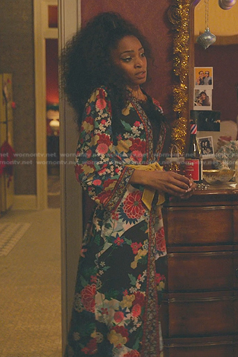 Sasha's black floral robe on Sex/Life