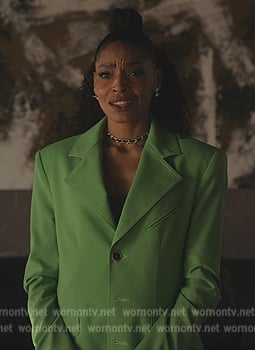 Sasha's green blazer and bag on Sex/Life