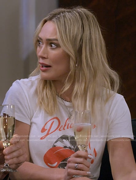 Sophie's Delicious graphic tee on How I Met Your Father