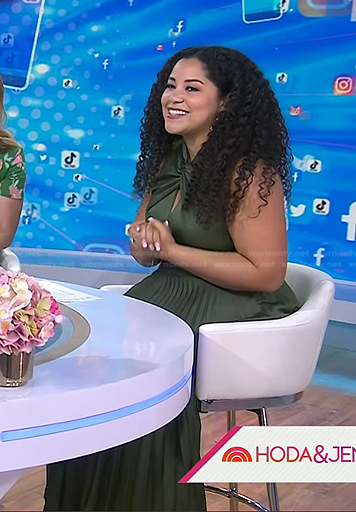 Arianna Davis's green keyhole pleated dress on Today