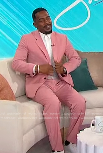 Bill Bellamy's pink suit on Sherri