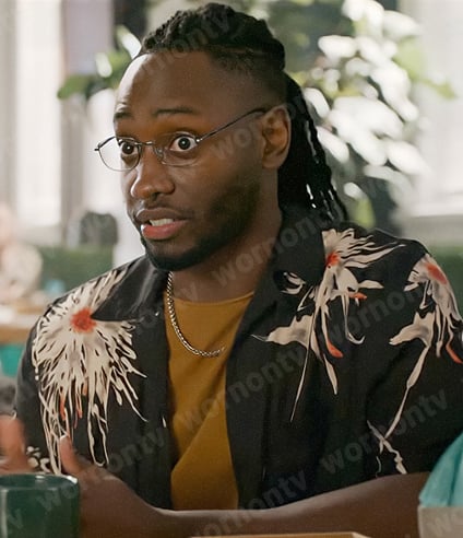 Chester's black flower print shirt on The Flash