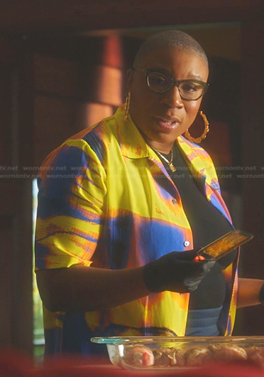 Hen's yellow and blue abstract print shirt on 9-1-1