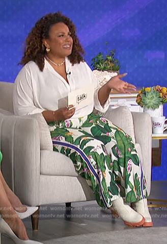 Janee Bolden's palm print pants on The Talk