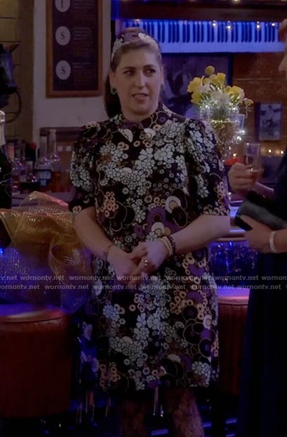 Kat's retro floral short sleeve dress on Call Me Kat
