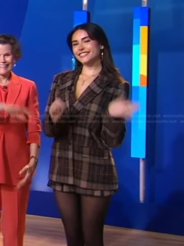 Madison Beer's brown plaid blazer on Good Morning America
