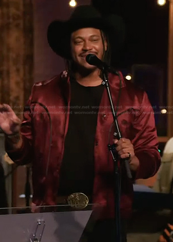 Noivas's red satin shirt on The Voice