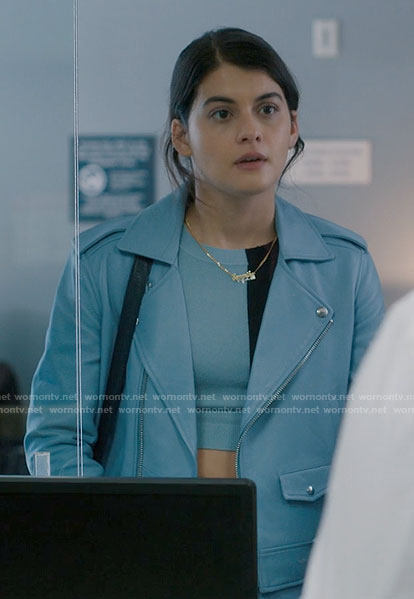 Sam's blue colorblock cropped sweater and leather jacket on Single Drunk Female
