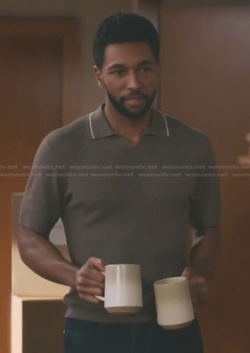 Dr. Winston Ndugu's brown polo shirt on Greys Anatomy