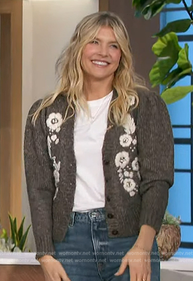 Amanda's gray floral cardigan on The Talk