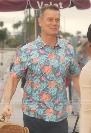 Bobby's blue Hawaiian shirt on 9-1-1