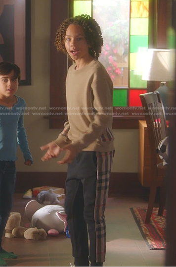 Denny's beige sweatshirt and black trackpants on 9-1-1