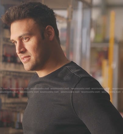 Eddie's black ribbed shoulder shirt on 9-1-1