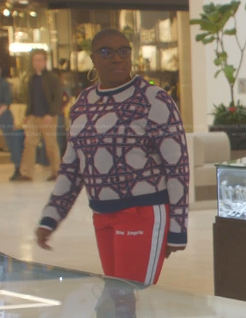 Hen's white printed sweater and red track pants on 9-1-1