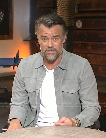 Josh Duhamel's grey suede jacket on E! News