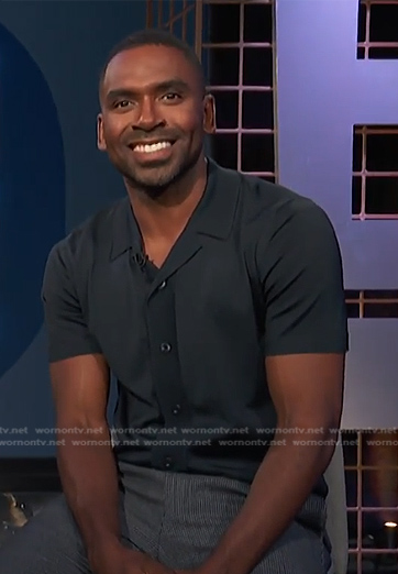Justin's navy short sleeve shirt and loafers on E! News