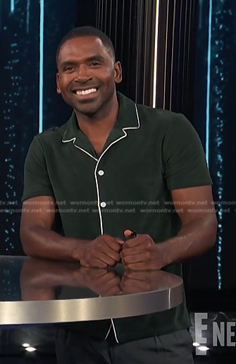 Justin's dark green contrast trim shirt on E! News