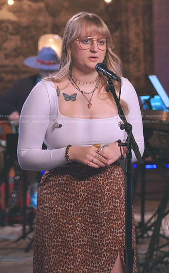 Kylee Dayne's leopard print skirt on The Voice
