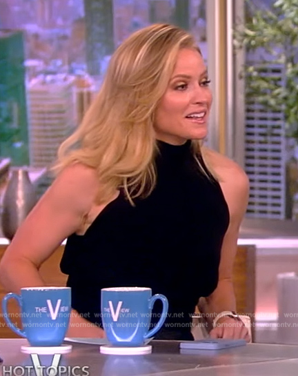 Sara's black pleated sleeveless dress on The View
