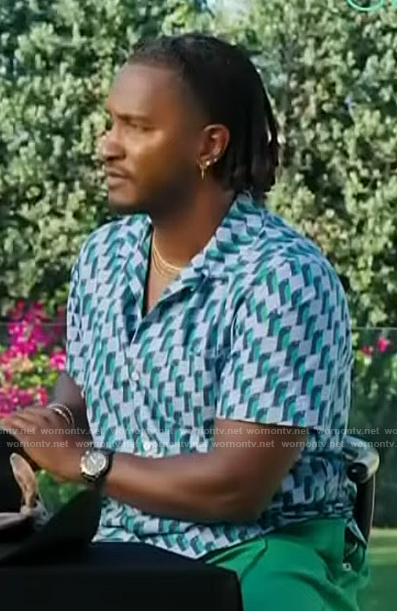 Scott's blue geometric print shirt on Access Hollywood